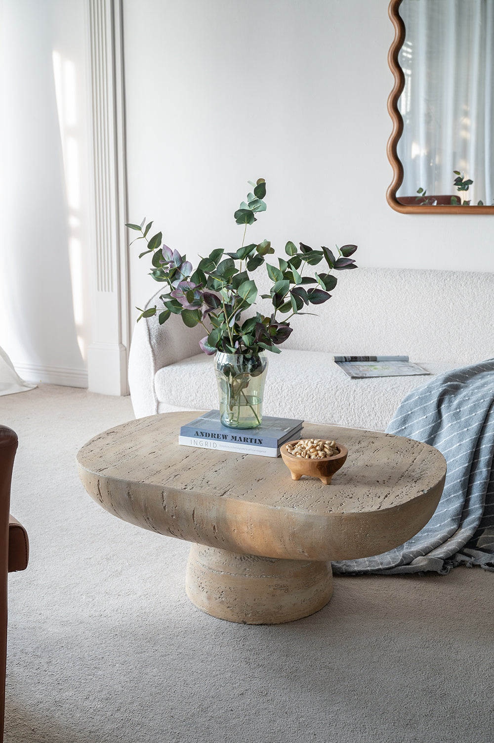 Mesa de Centro Ovalada 100% en Magnesio 38.1 x 91.4 x 61cm