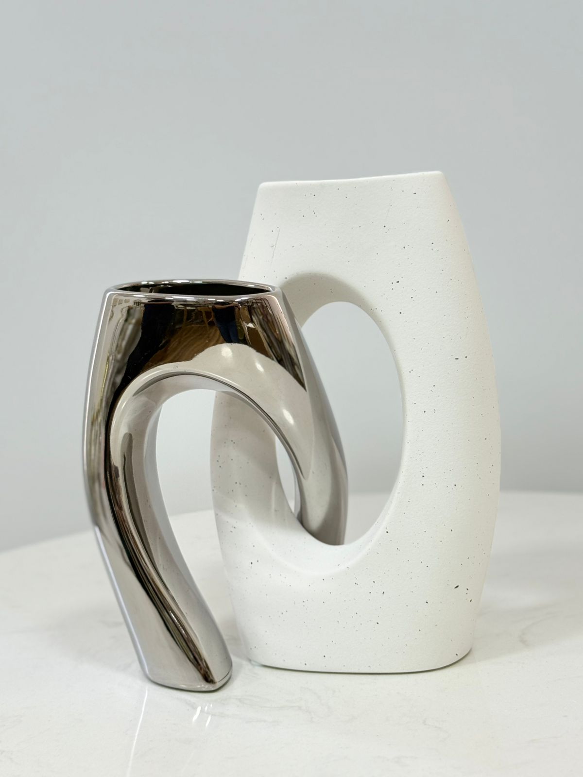 Florero Abstracto Blanco/Plateado