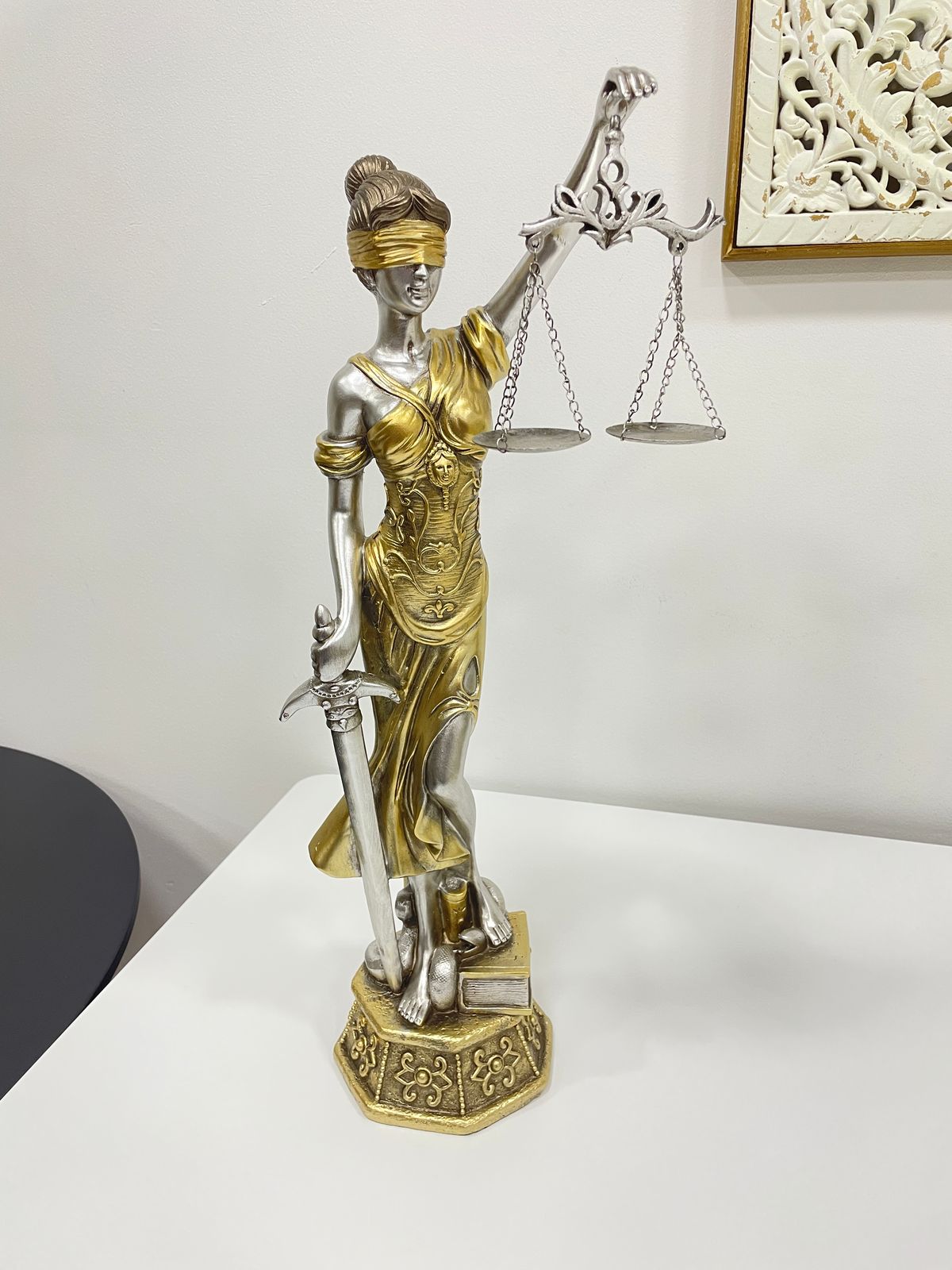 Dama Justicia Dorada 54Cm