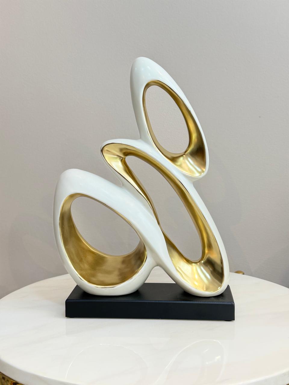 Figura Abstracta Blanco/Dorada